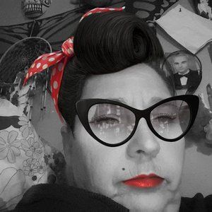 Meet your Posher, Debbie